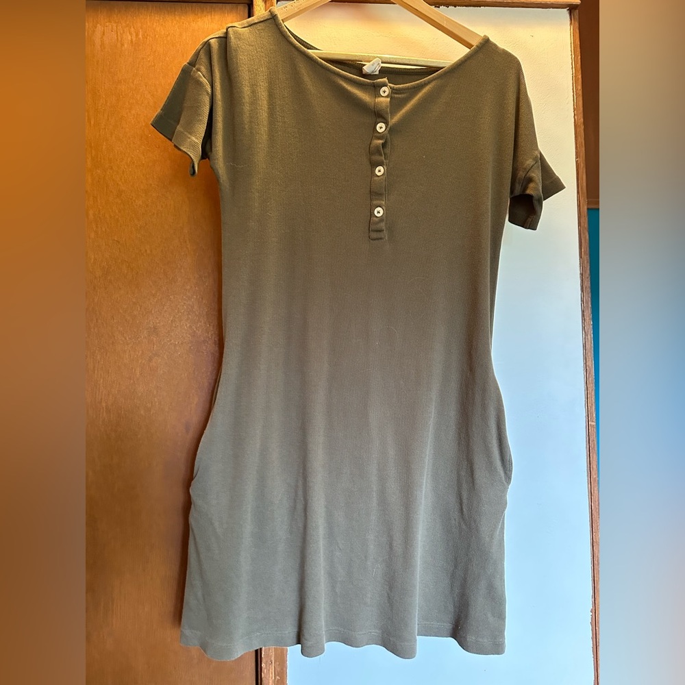 Kate Quinn women’s dress